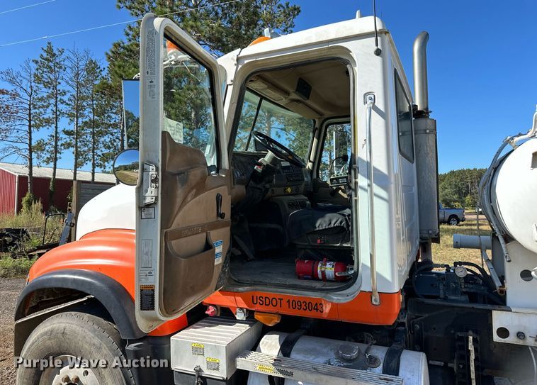 image for item DN0774 2005 Mack  CV513 ready mix truck