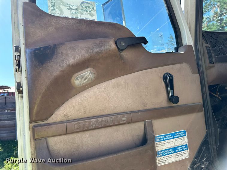 image for item DN0774 2005 Mack  CV513 ready mix truck