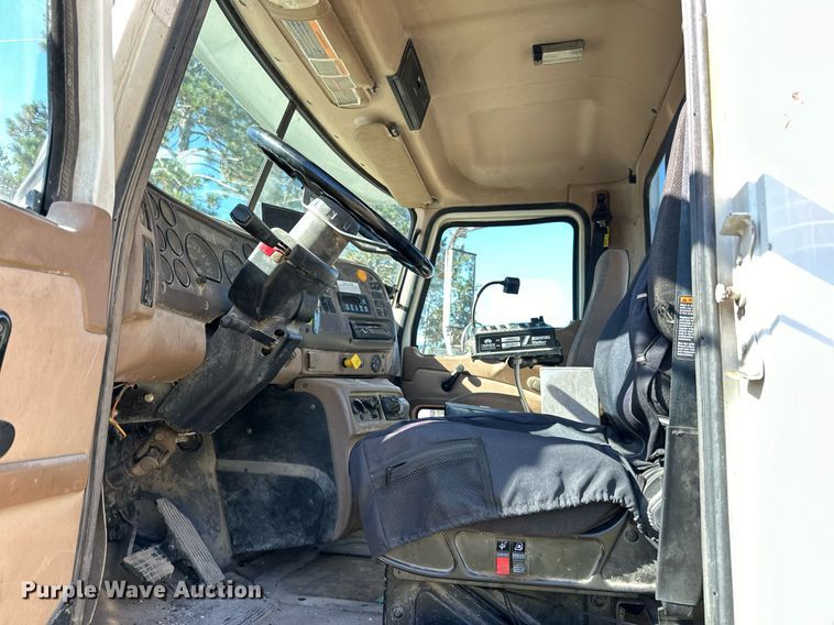 image for item DN0774 2005 Mack  CV513 ready mix truck