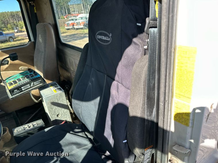 image for item DN0774 2005 Mack  CV513 ready mix truck