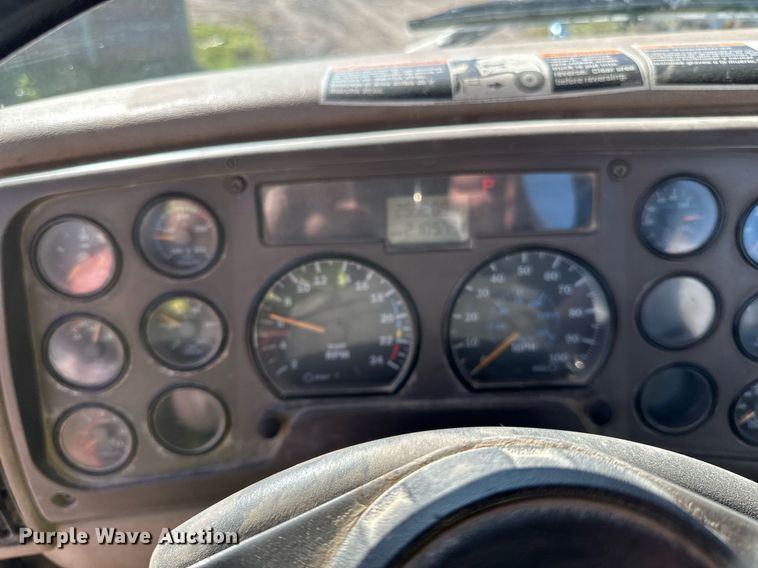 image for item DN0774 2005 Mack  CV513 ready mix truck