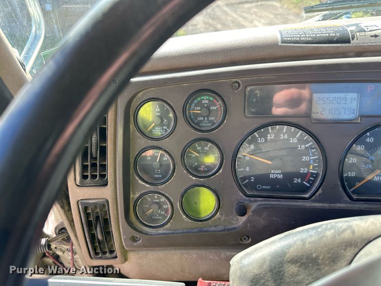 image for item DN0774 2005 Mack  CV513 ready mix truck