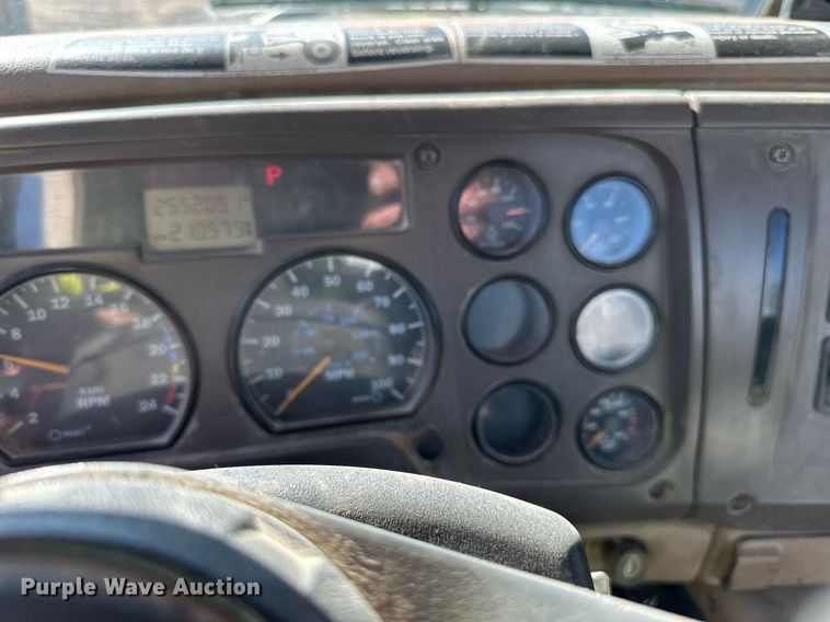 image for item DN0774 2005 Mack  CV513 ready mix truck