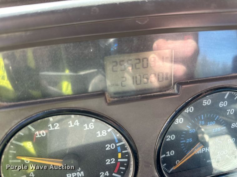 image for item DN0774 2005 Mack  CV513 ready mix truck