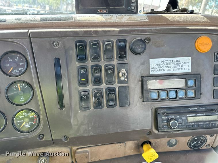 image for item DN0774 2005 Mack  CV513 ready mix truck