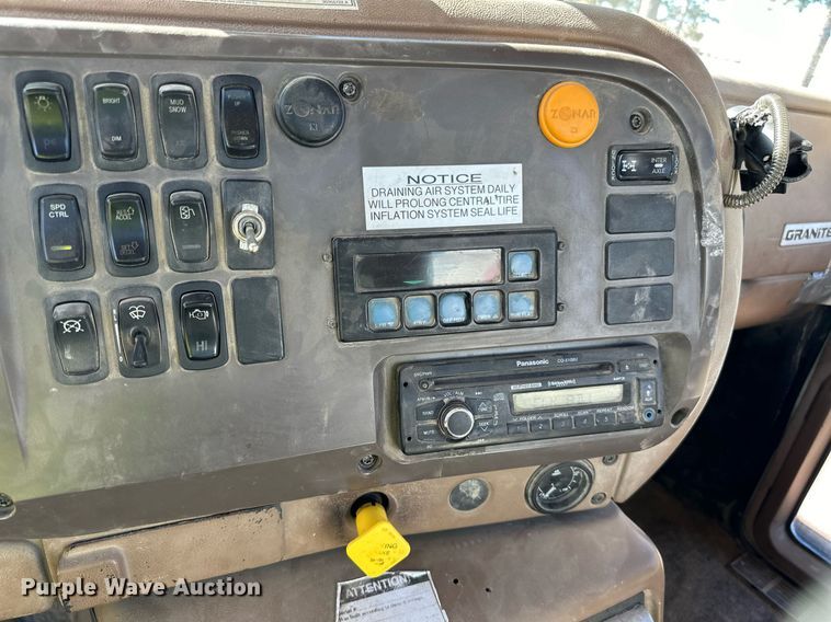 image for item DN0774 2005 Mack  CV513 ready mix truck