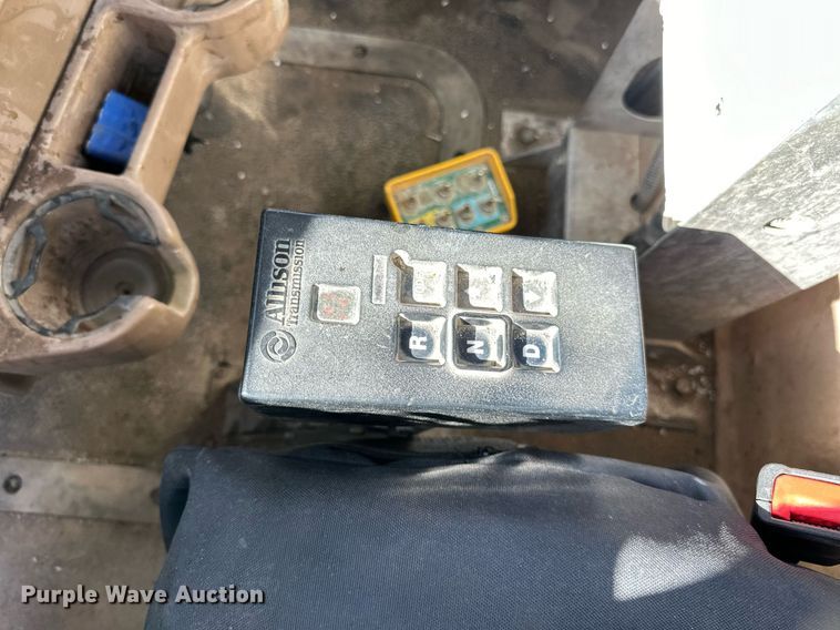 image for item DN0774 2005 Mack  CV513 ready mix truck