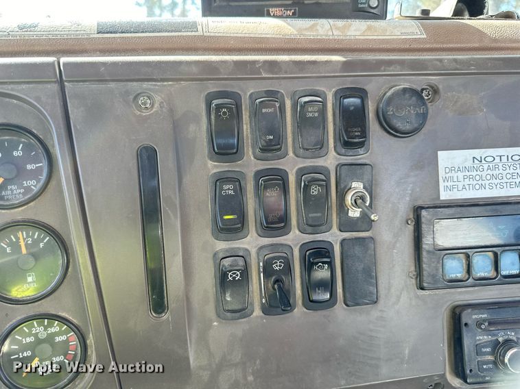 image for item DN0774 2005 Mack  CV513 ready mix truck