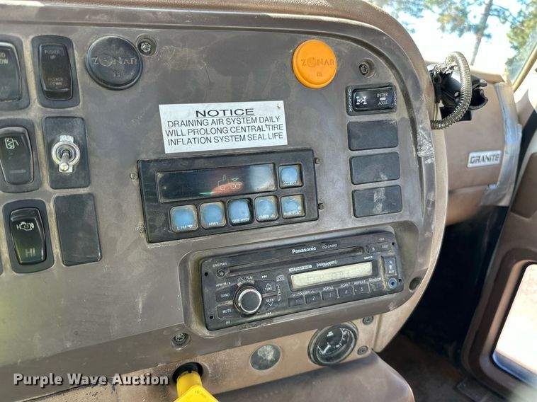 image for item DN0774 2005 Mack  CV513 ready mix truck