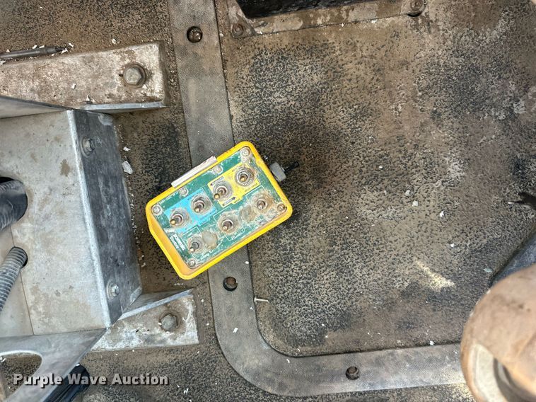 image for item DN0774 2005 Mack  CV513 ready mix truck