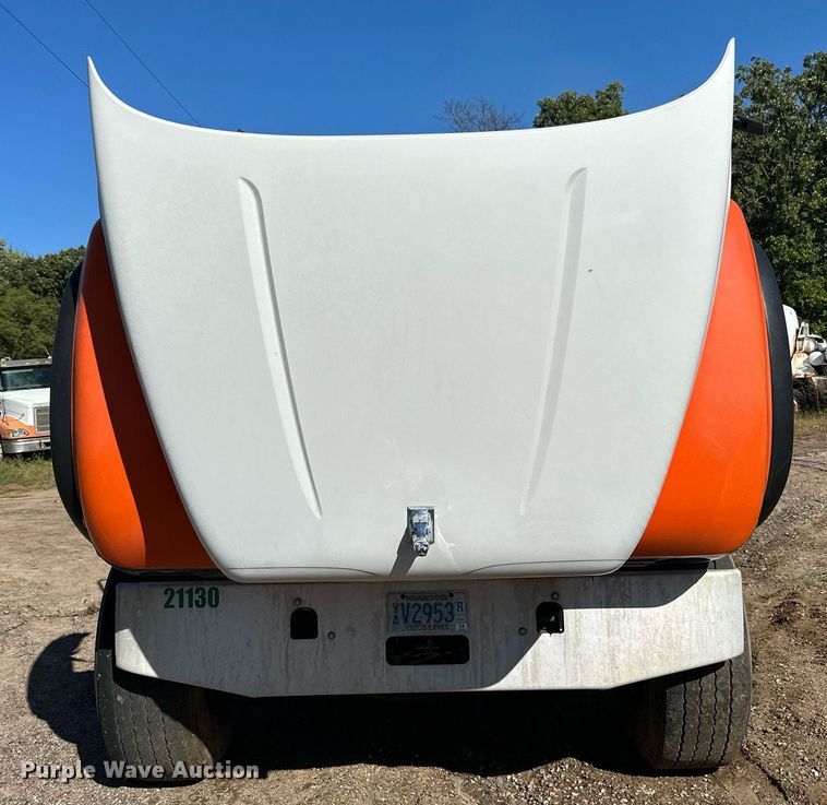 image for item DN0774 2005 Mack  CV513 ready mix truck