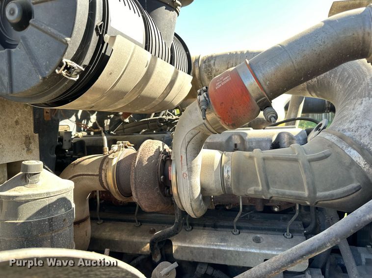 image for item DN0774 2005 Mack  CV513 ready mix truck