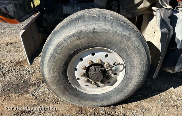 image for item DN0774 2005 Mack  CV513 ready mix truck