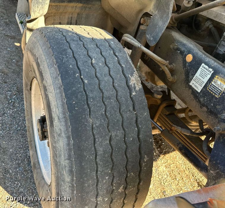 image for item DN0774 2005 Mack  CV513 ready mix truck