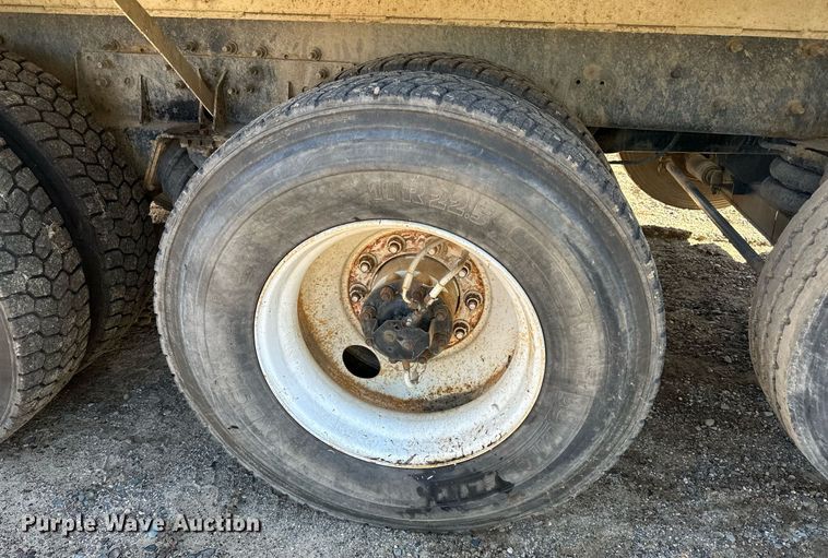 image for item DN0774 2005 Mack  CV513 ready mix truck