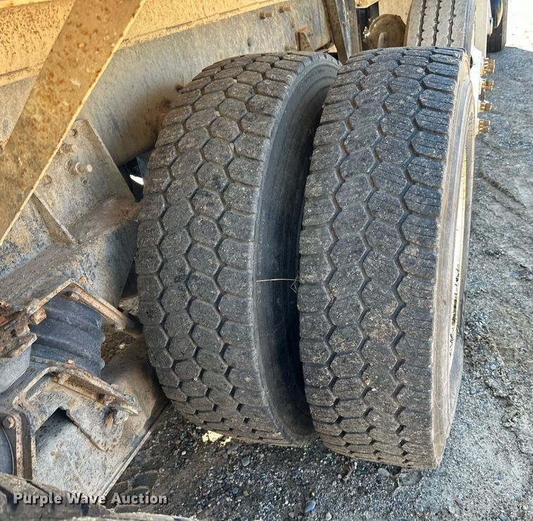 image for item DN0774 2005 Mack  CV513 ready mix truck