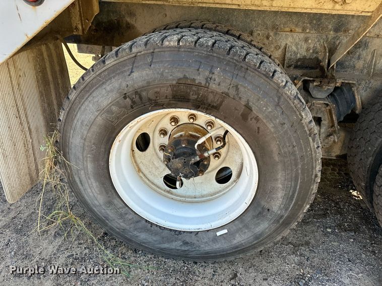 image for item DN0774 2005 Mack  CV513 ready mix truck