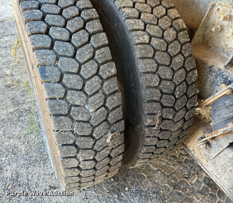 image for item DN0774 2005 Mack  CV513 ready mix truck