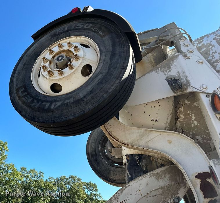 image for item DN0774 2005 Mack  CV513 ready mix truck