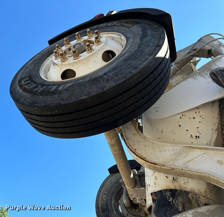 image for item DN0774 2005 Mack  CV513 ready mix truck