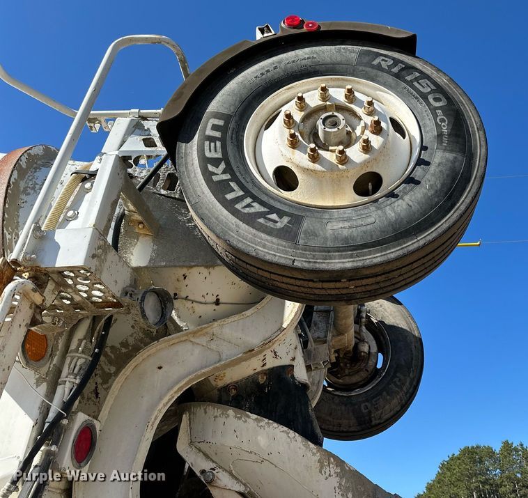 image for item DN0774 2005 Mack  CV513 ready mix truck