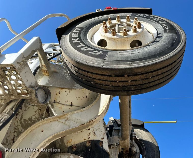 image for item DN0774 2005 Mack  CV513 ready mix truck