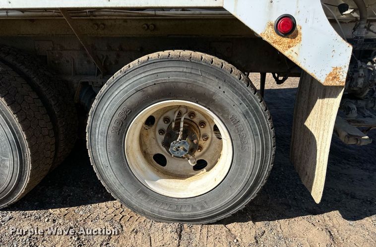 image for item DN0774 2005 Mack  CV513 ready mix truck