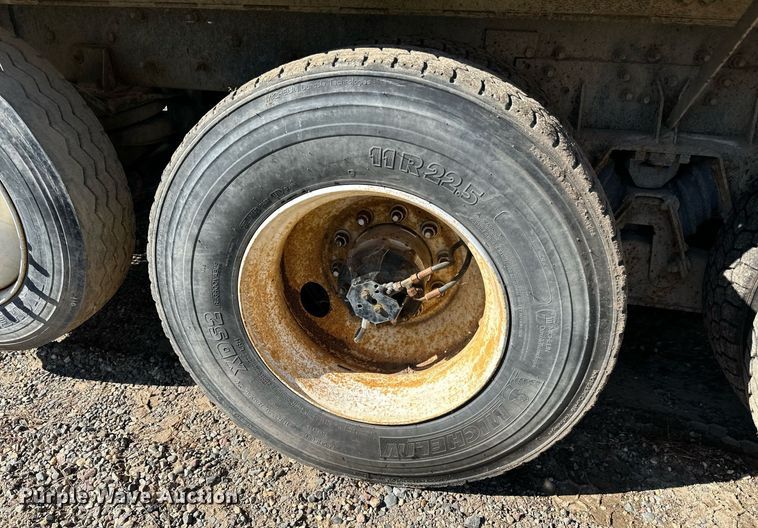 image for item DN0774 2005 Mack  CV513 ready mix truck