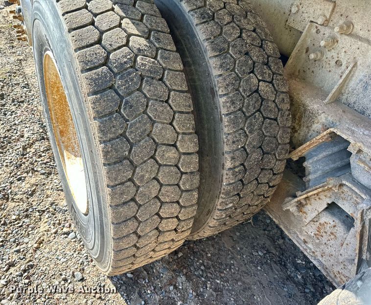 image for item DN0774 2005 Mack  CV513 ready mix truck