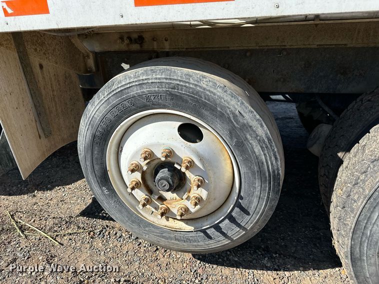 image for item DN0774 2005 Mack  CV513 ready mix truck