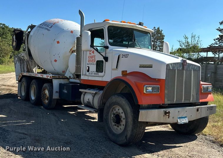 image for item DN0776 2004 Kenworth  W900 ready mix truck