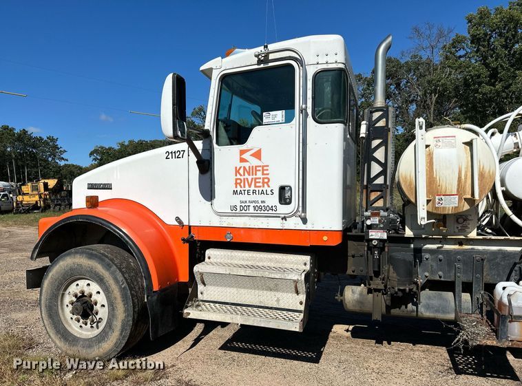 image for item DN0776 2004 Kenworth  W900 ready mix truck