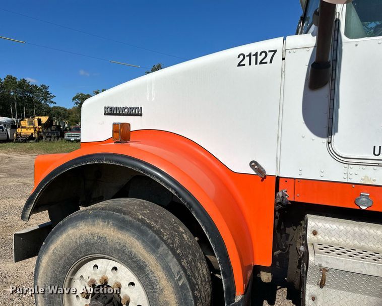 image for item DN0776 2004 Kenworth  W900 ready mix truck