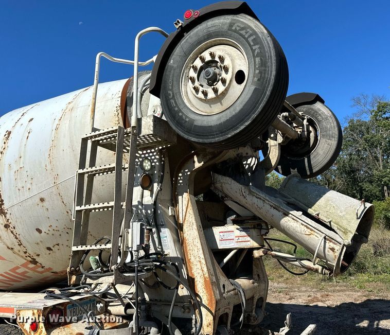 image for item DN0776 2004 Kenworth  W900 ready mix truck