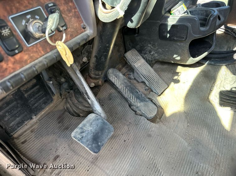 image for item DN0776 2004 Kenworth  W900 ready mix truck