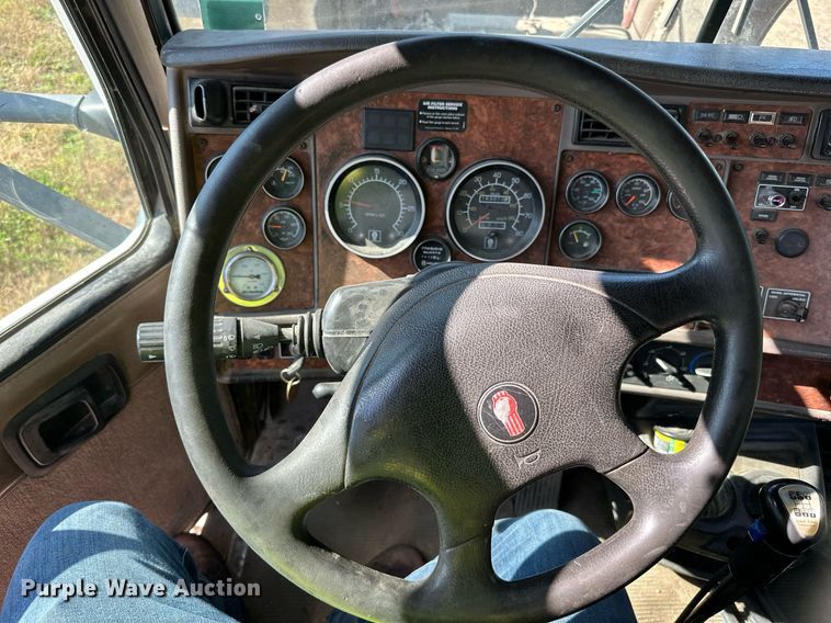 image for item DN0776 2004 Kenworth  W900 ready mix truck