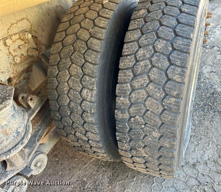 image for item DN0776 2004 Kenworth  W900 ready mix truck