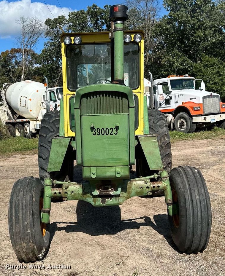 image for item DN0777 1969 John Deere 4520 tractor
