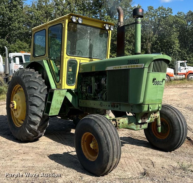 image for item DN0777 1969 John Deere 4520 tractor