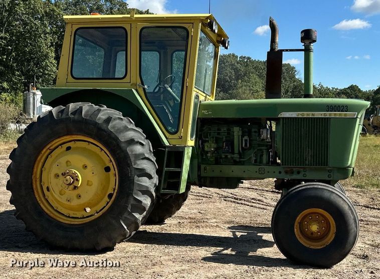 image for item DN0777 1969 John Deere 4520 tractor