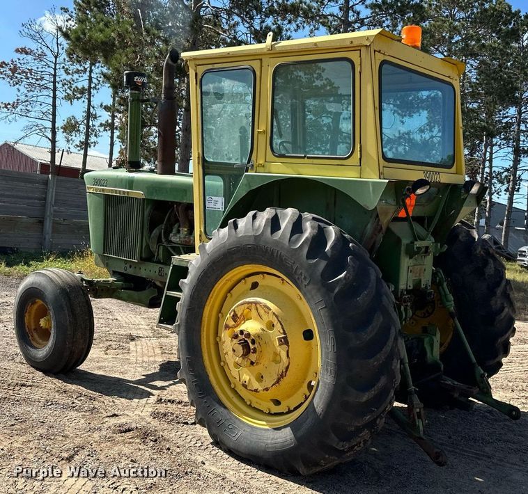 image for item DN0777 1969 John Deere 4520 tractor