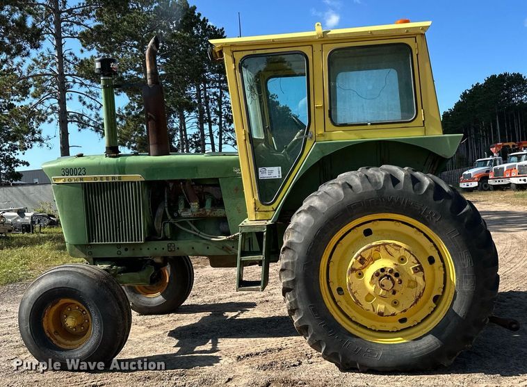 image for item DN0777 1969 John Deere 4520 tractor