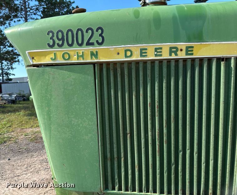 image for item DN0777 1969 John Deere 4520 tractor