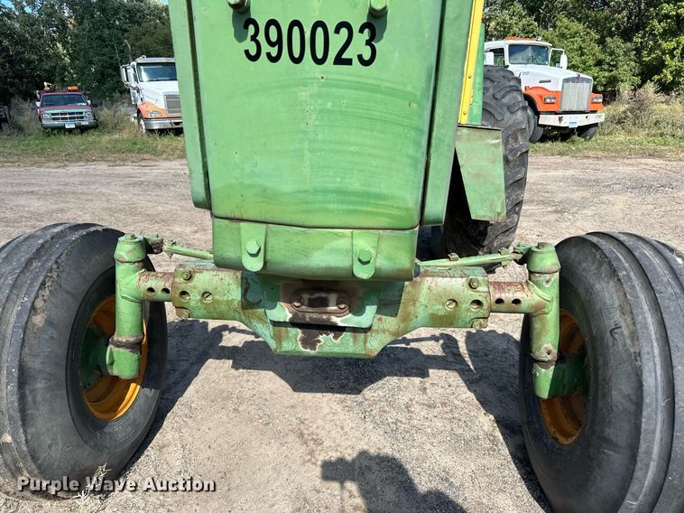 image for item DN0777 1969 John Deere 4520 tractor