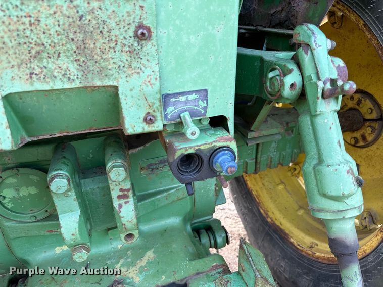image for item DN0777 1969 John Deere 4520 tractor