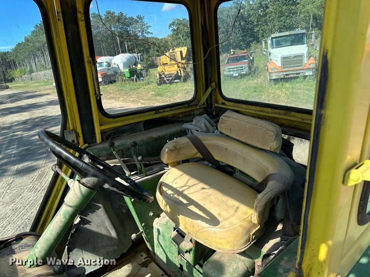 image for item DN0777 1969 John Deere 4520 tractor