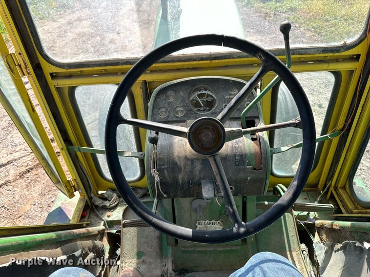 image for item DN0777 1969 John Deere 4520 tractor