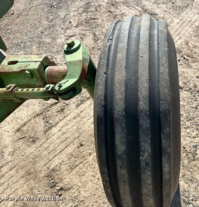 image for item DN0777 1969 John Deere 4520 tractor