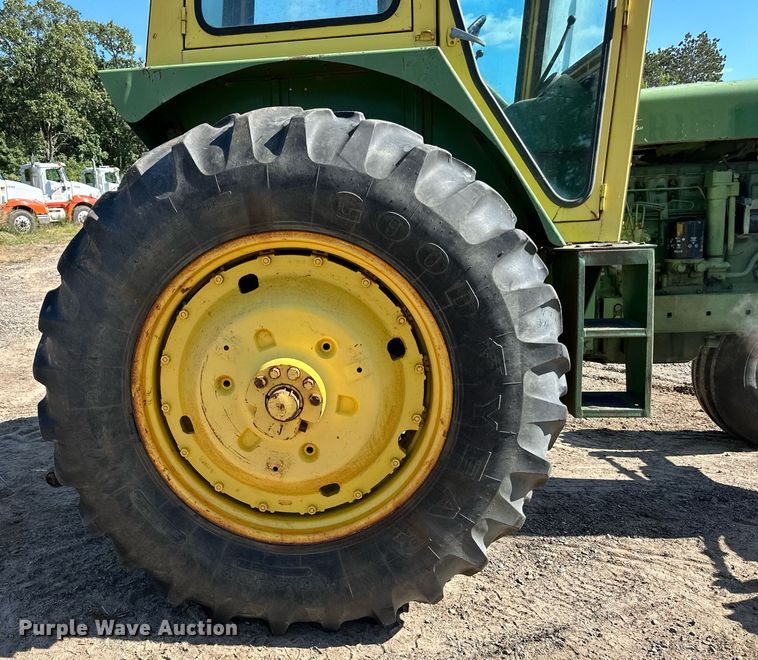 image for item DN0777 1969 John Deere 4520 tractor