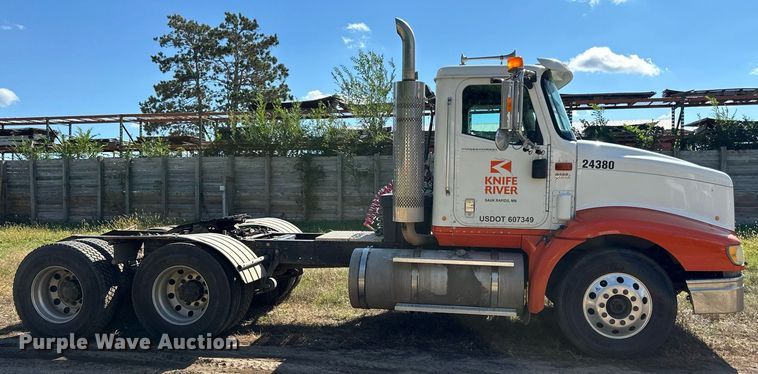 image for item DN0778 2007 International  9200i semi truck